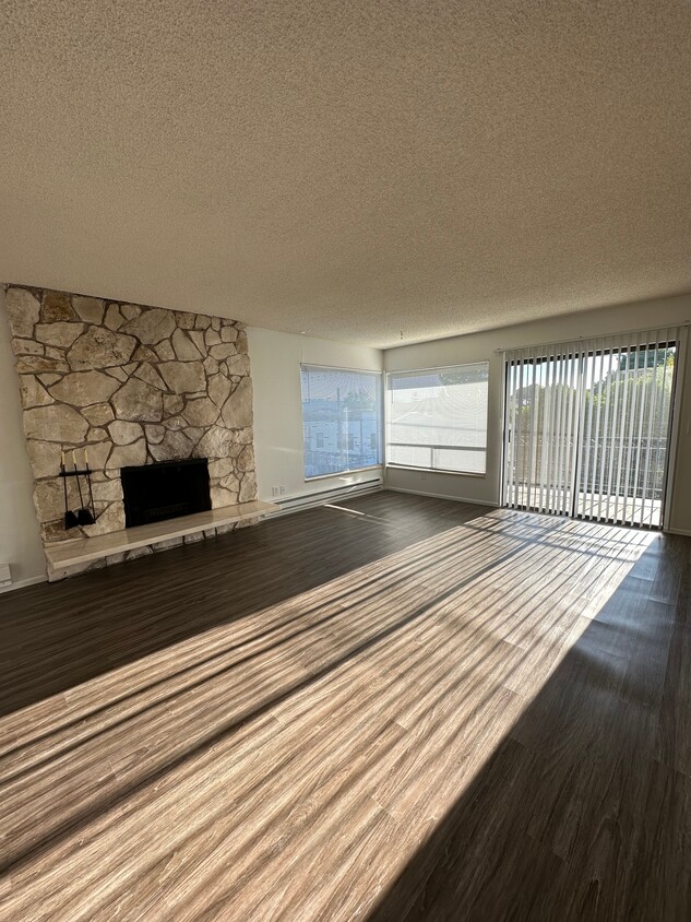 Foto principal - 6400 32nd Ave NW