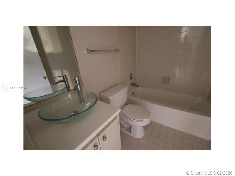 Foto del edificio - 2925 W 80 ST  101 Hialeah Fl 33018
