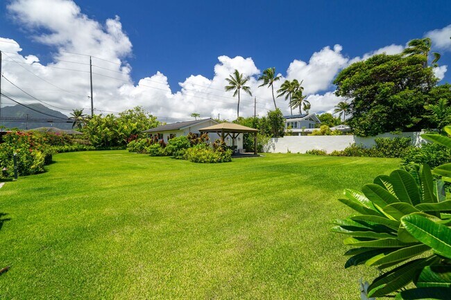 Building Photo - 110 N Kalaheo Ave