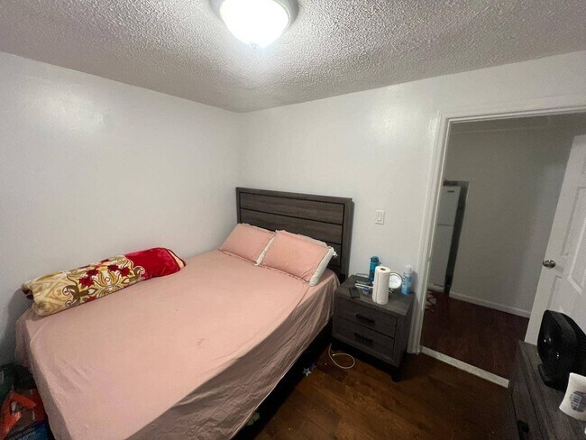 Foto del edificio - 1044 E 233rd St