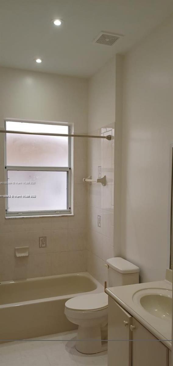 Foto del edificio - 2210 NE 37th Rd