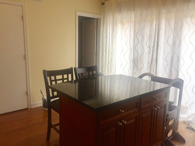 Building Photo - 28 S Throop Pky