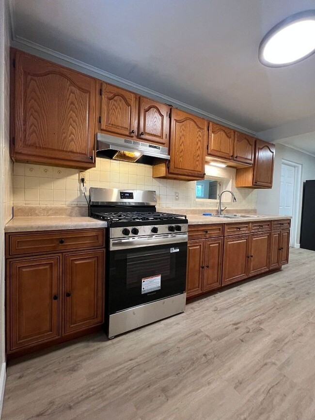 Foto del edificio - Spacious and Freshly Remodeled in Ritenour...
