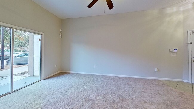 Building Photo - 2 Bed 2 Bath Condo Available in Villa Beauclerc!