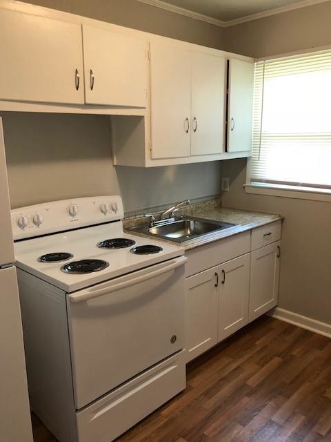 Building Photo - 2 bed 1 bath duplex - Full Remodeled!!