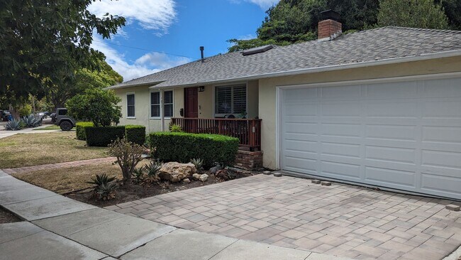 Foto del edificio - Inviting 3-Bed/2-Bath Home - Menlo Park