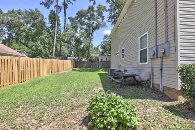 Foto del edificio - 924 Ashburn Dr