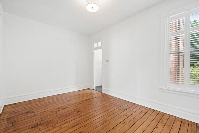 Building Photo - 25 Pearsall Ave