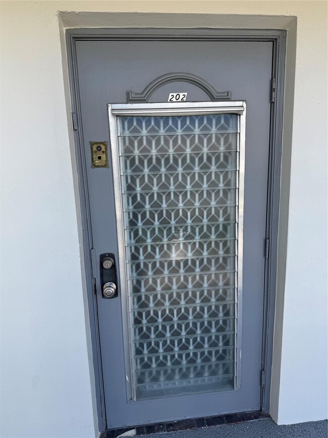 Foto del edificio - 8280 Sunrise Lakes Blvd