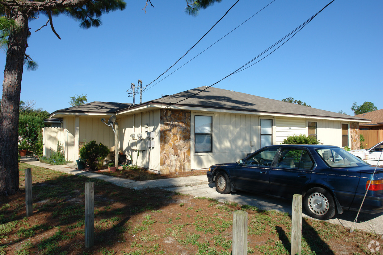 Building Photo - 3401 Green Briar Cir