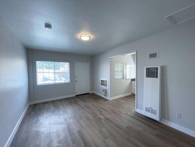 Building Photo - 9420 Las Tunas Dr