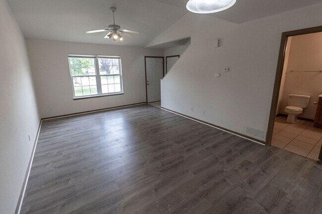 Building Photo - 3609-3611 Zinnia Dr.