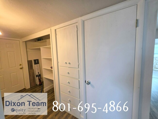 Building Photo - 2327 Chateau Dr