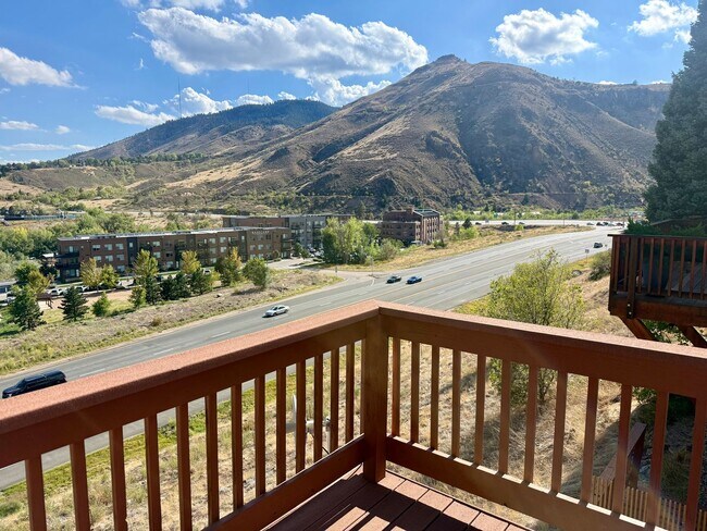 Foto del edificio - 537 Canyon View Dr