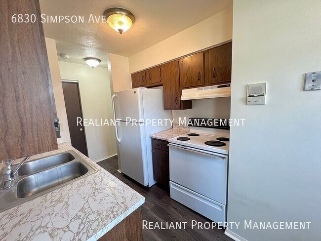 Foto del edificio - 6830 Simpson Ave