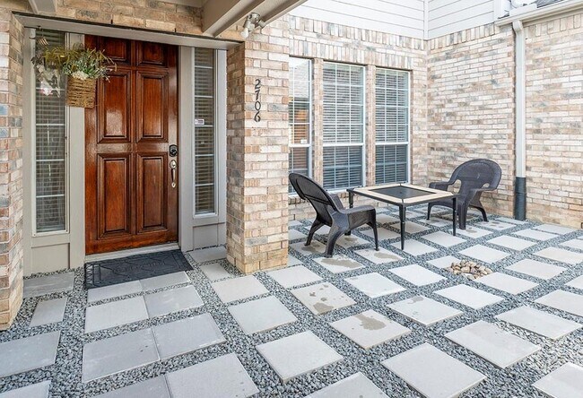 Foto del edificio - 2706 Windy Thicket Ln
