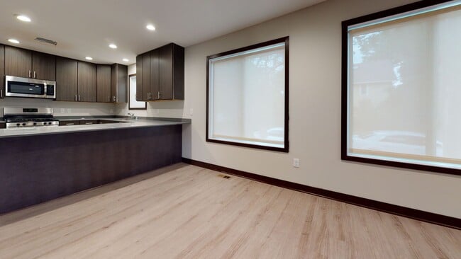 Building Photo - 879 23rd Ave SE