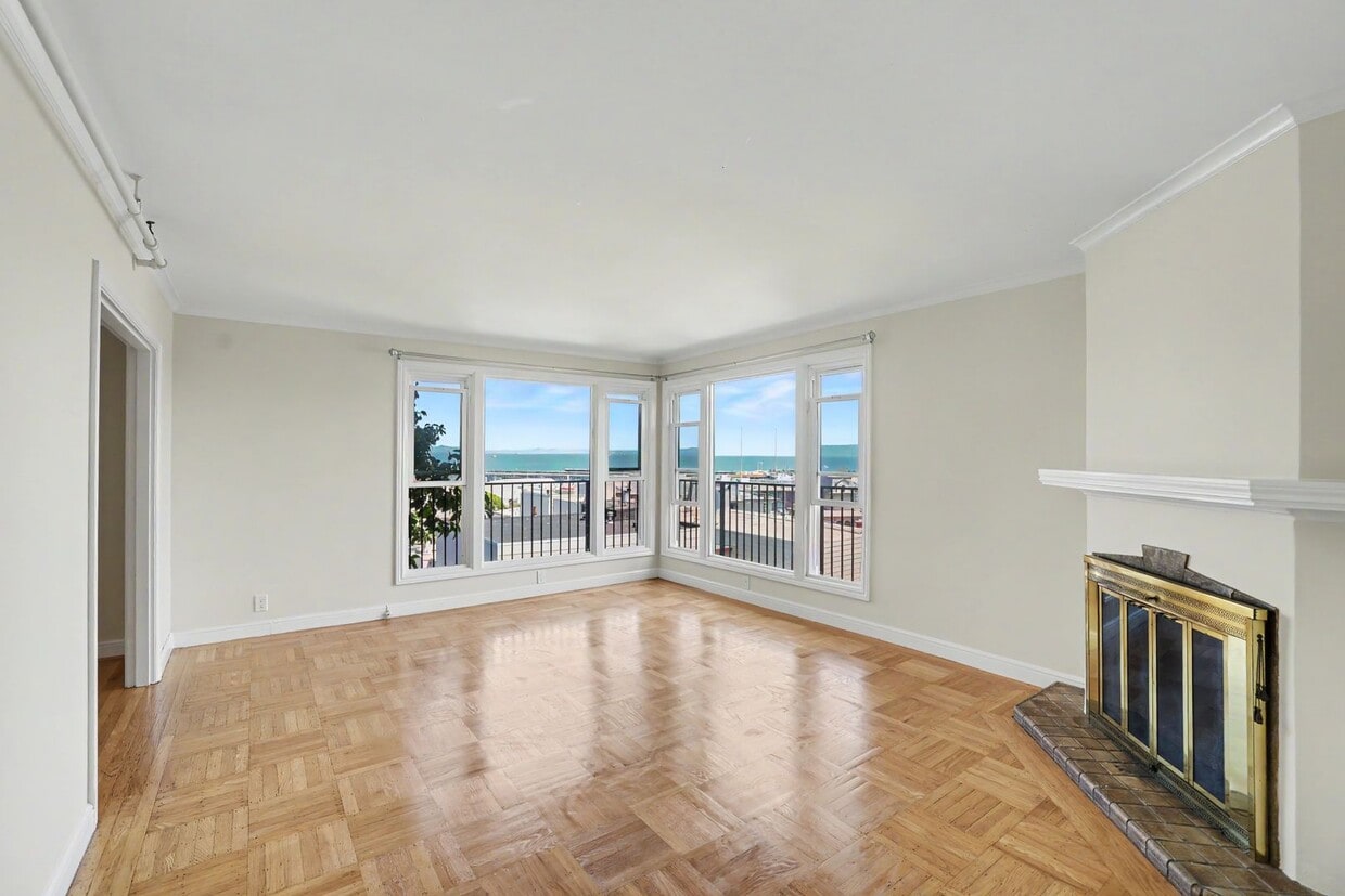 RENOVATED 3BR w/ Dining Room. VIEWS! Parking Avail., FREE Laundry! - RENOVATED 3BR w/ Dining Room. VIEWS! Parking Avail., FREE Laundry!