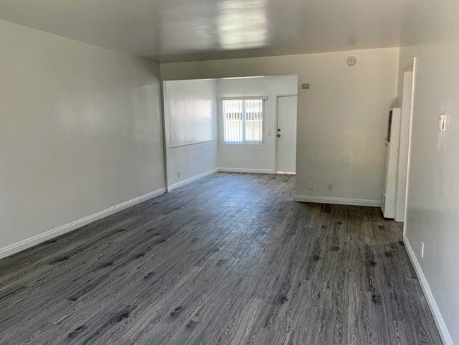 Building Photo - 1 Bedroom Apartment in Long Beach For Rent