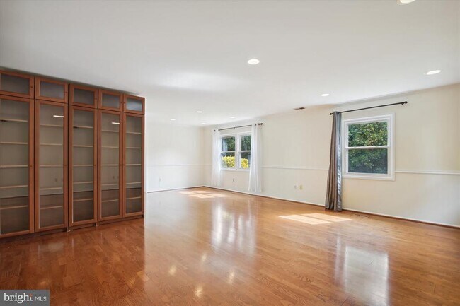 Foto del edificio - 4607 Marshall Hall Ln