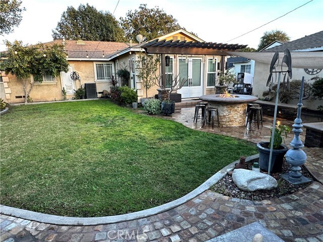 Building Photo - 323 S Astell Ave