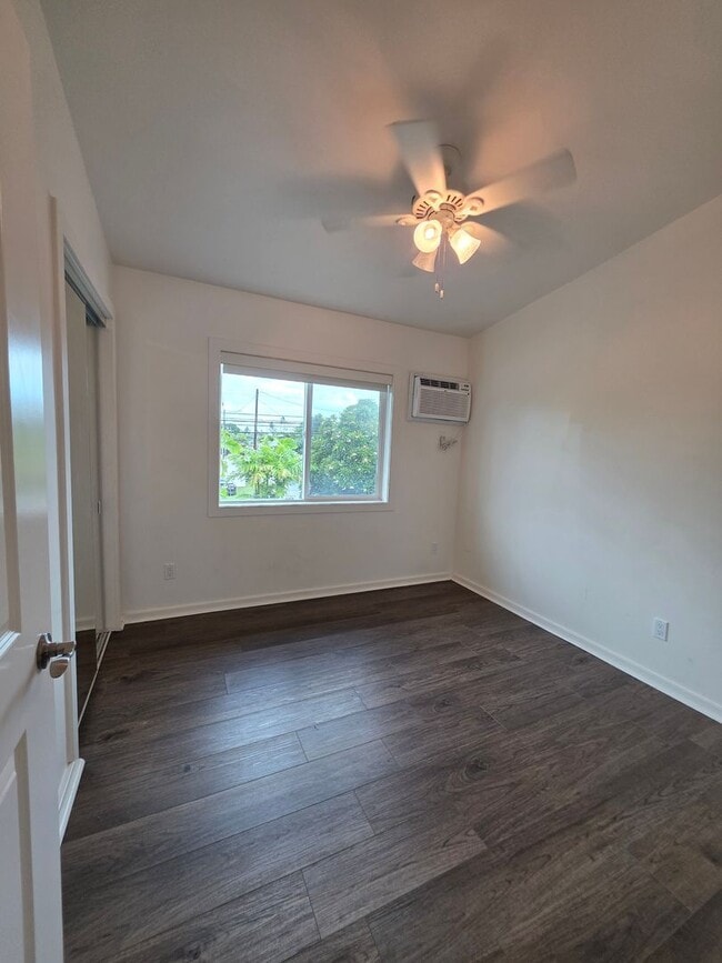 Building Photo - Spacious 2 bedroom, 2 bath with 2 parking duplex unit in Kailua