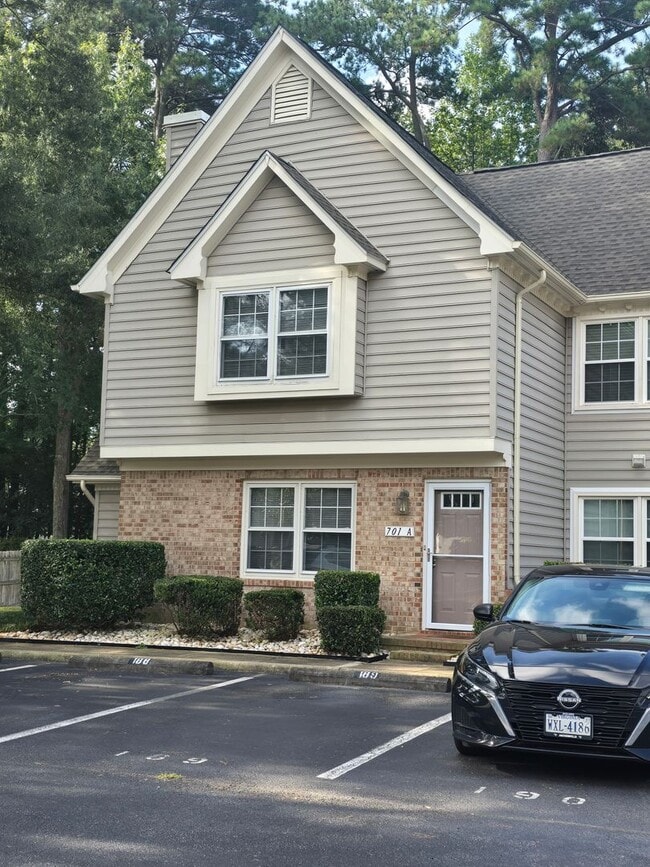 Building Photo - 701 New River Ct