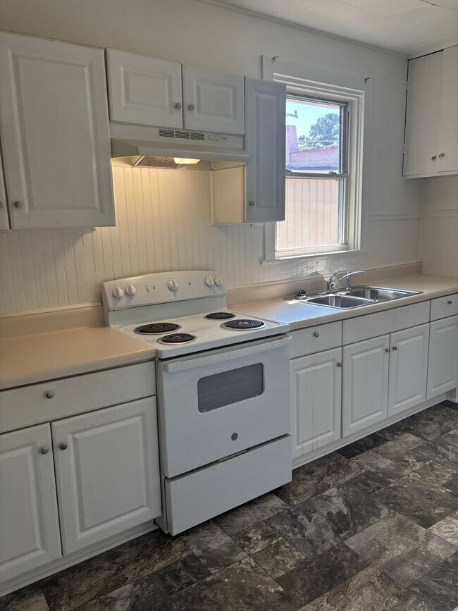 Foto del edificio - PRICE REDUCED! 3 Bedroom House