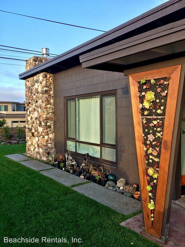 Building Photo - 2 br, 1.5 bath House - 11 18th St.