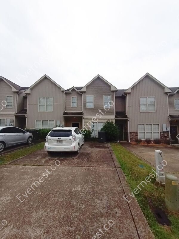 619 The Heights Ln, Calera, AL 35040 Townhome Rentals in Calera AL