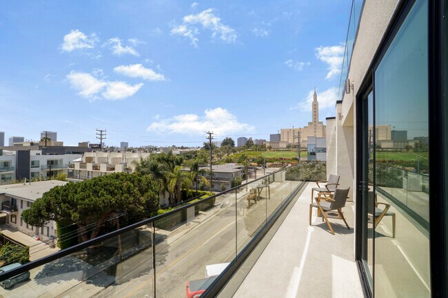 Foto del edificio - The Overland 16