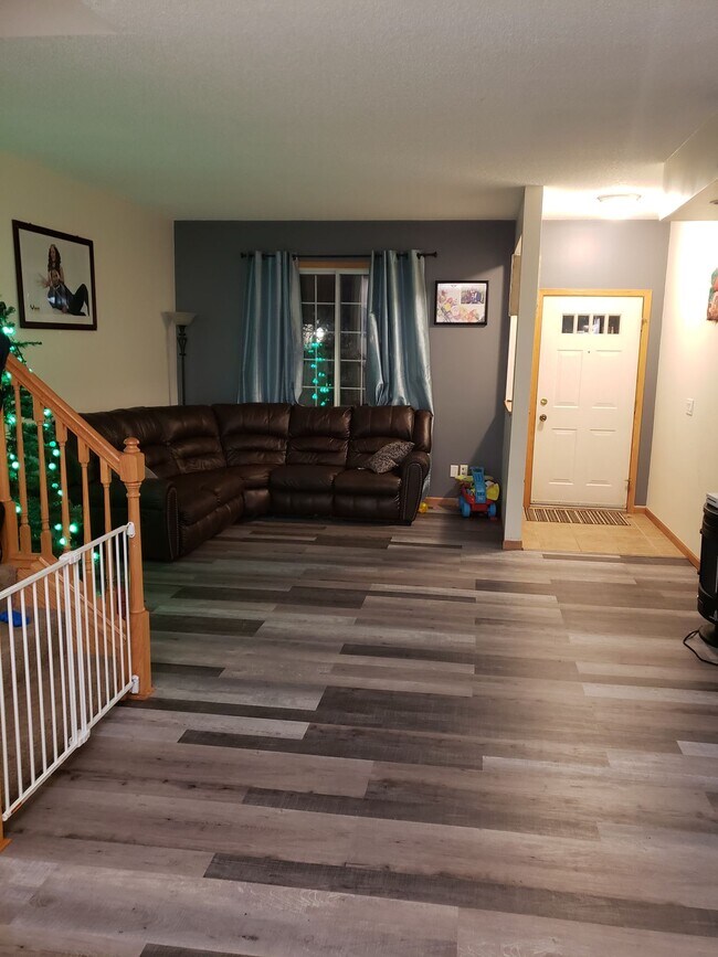 Foto del edificio - 3027 Juniper Ln