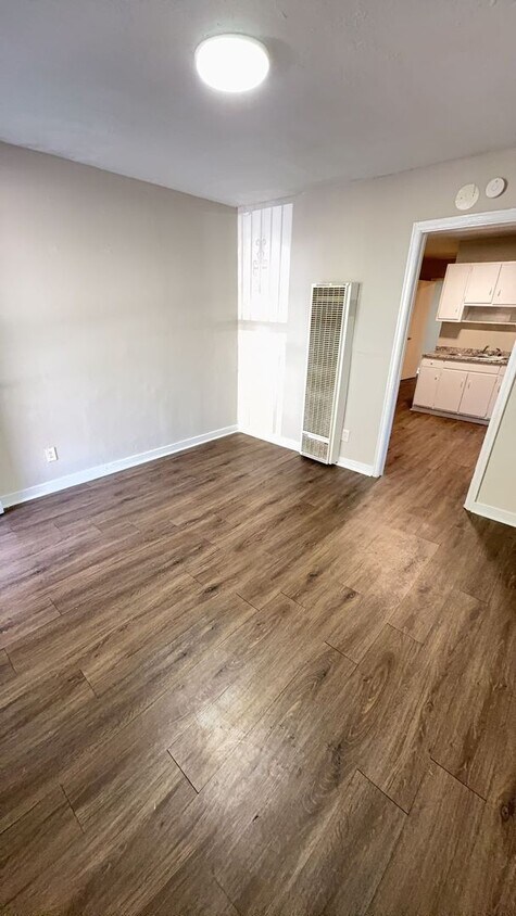 Foto principal - Charming Brick Duplex in Midtown - Open To Section 8 - $99 Move In Special