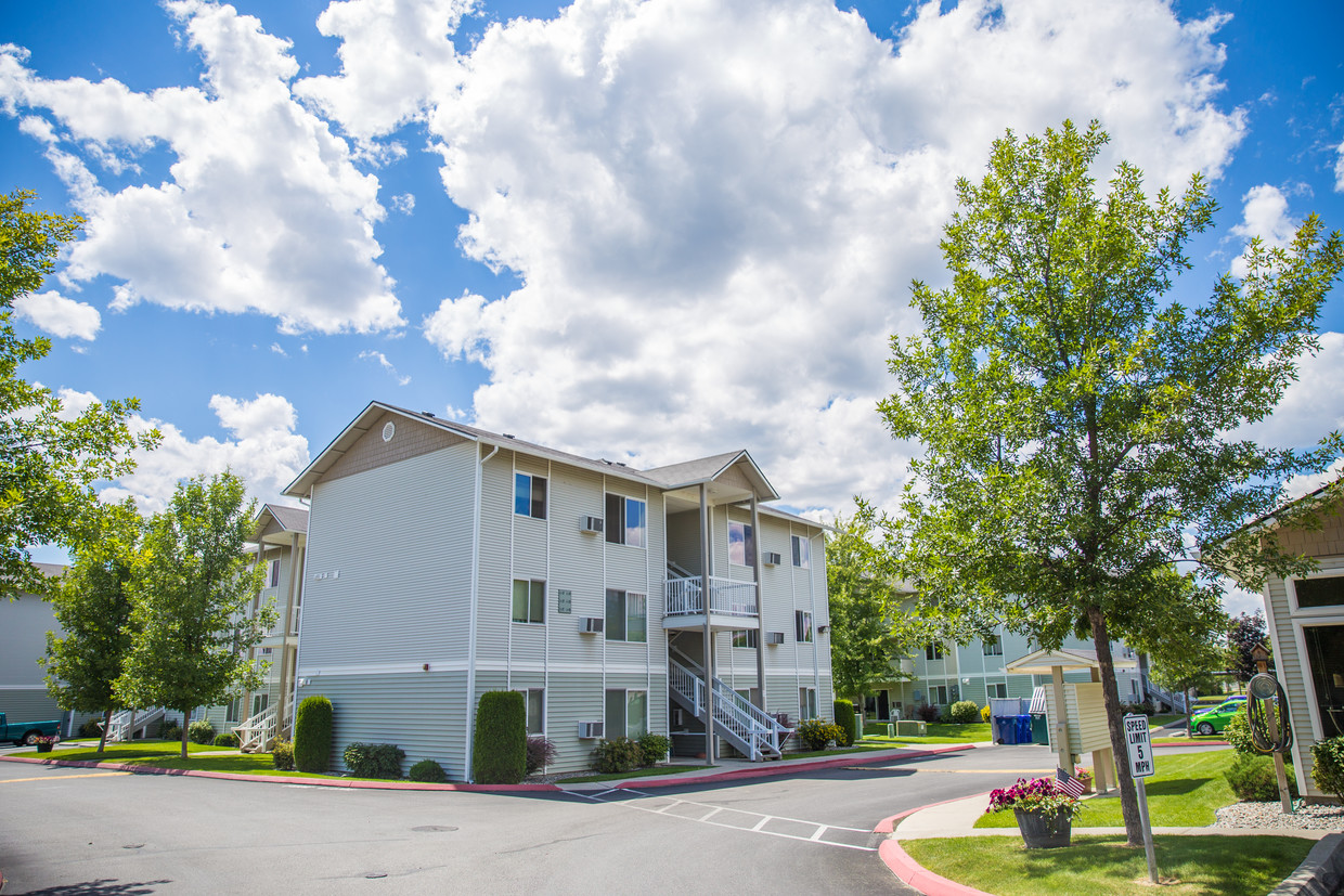 Primary Photo - Deerfield Apartments