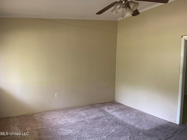 Photo - 1090 Branch St House