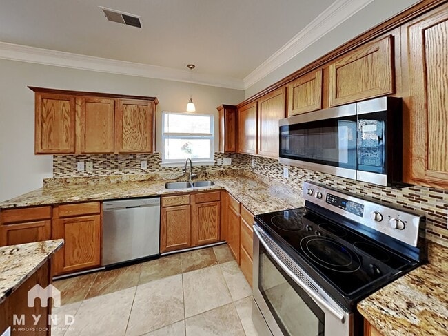 Building Photo - 607 Lindsborg Trail