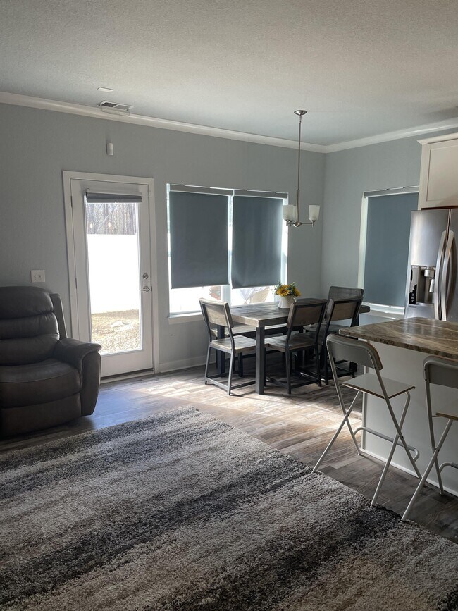 Building Photo - 4725 Kilby Dr