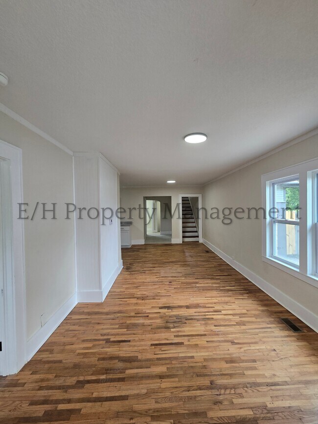Foto del edificio - 244 N Athenian Ave