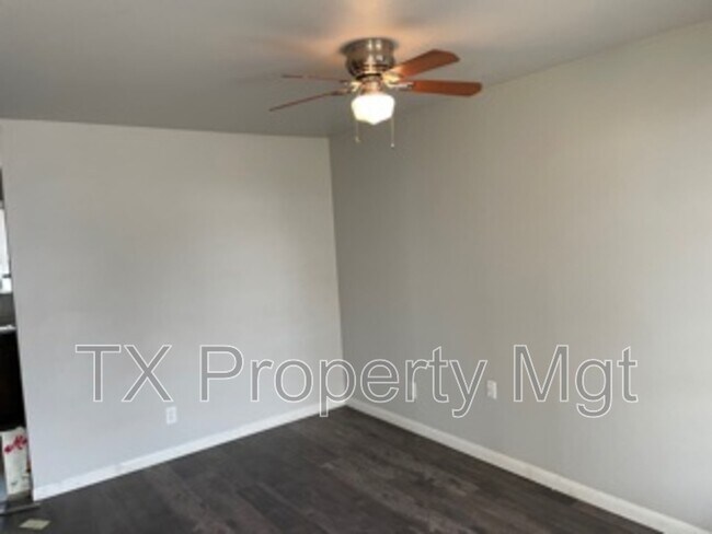 Building Photo - 4646 Ridgepoint Dr
