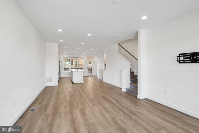 Foto del edificio - 16560 Crabbs Branch Way