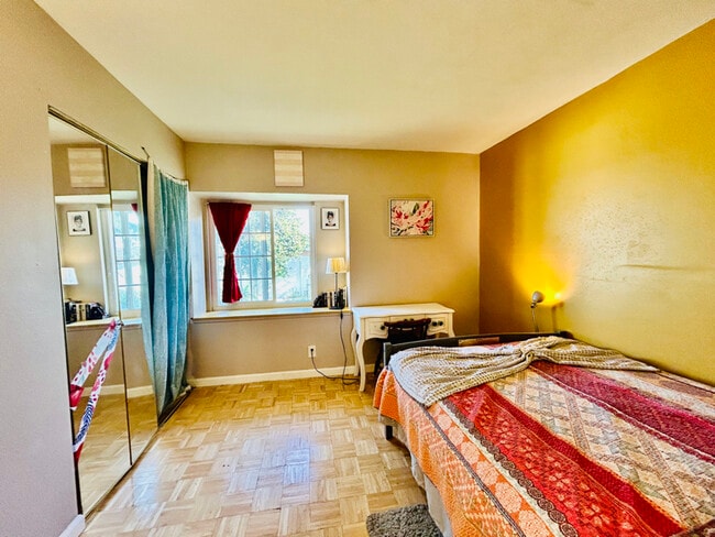 Foto del edificio - 8871 Belmont St