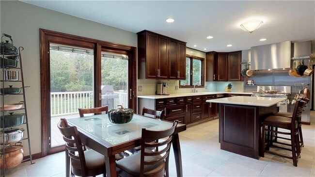 Building Photo - 48 St George Ct