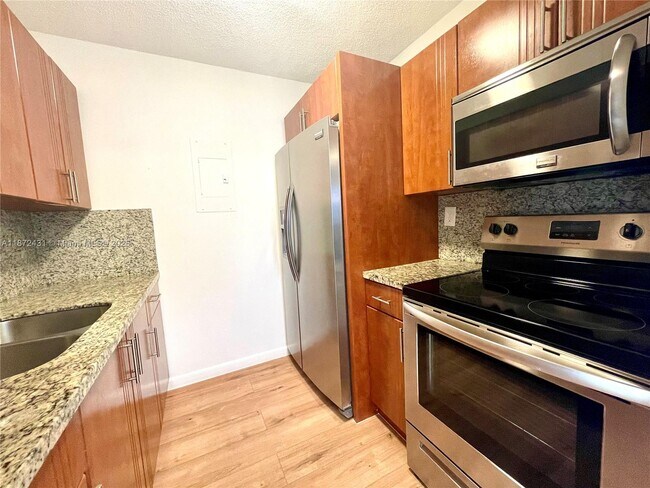 Foto del edificio - 7415 SW 152nd Ave