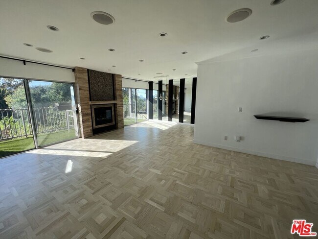Foto del edificio - 949 Kings Rd