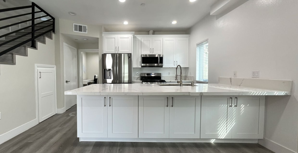 Primary Photo - 416 N La Fayette Park Pl