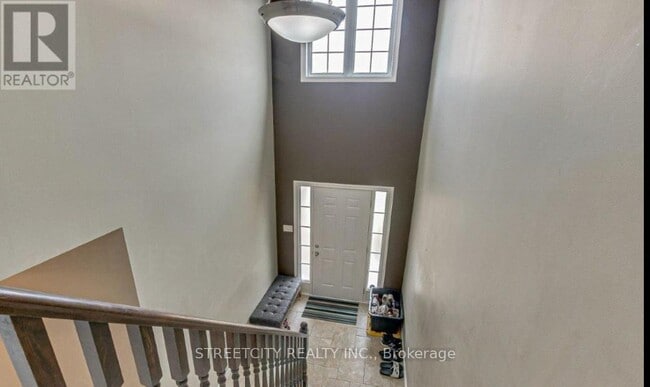 Building Photo - 812 Reeves Ave