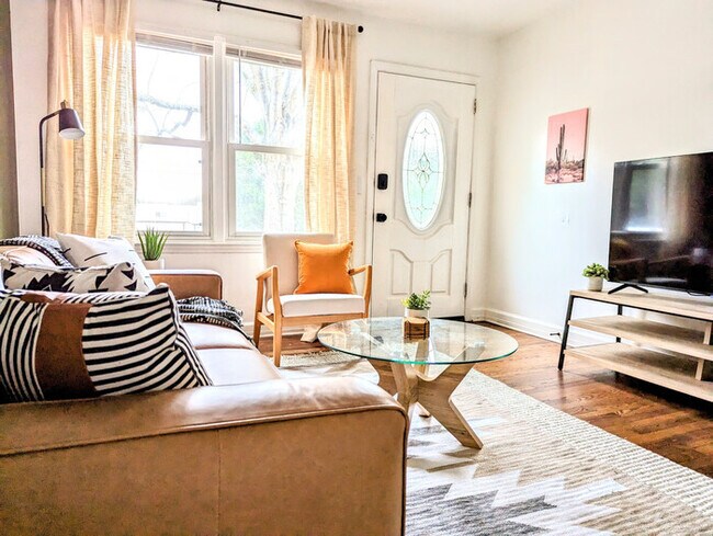 Foto del edificio - Modern Cozy Home, Walk to Starbucks