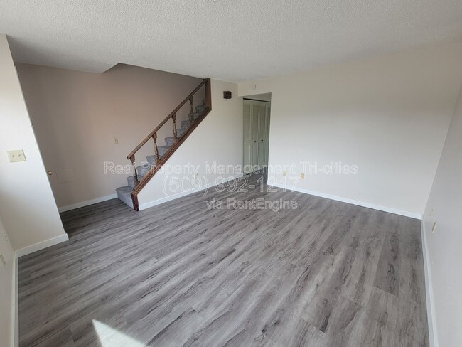 Building Photo - 140 Van Giesen St