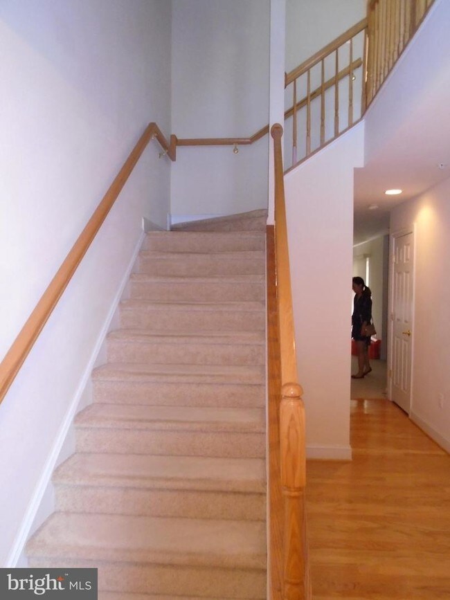 Building Photo - 8206 Oak Lawn Dr