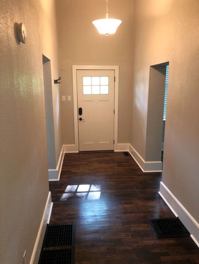 Building Photo - Coming in June!! Historic 4 Bed, 2 Bath House